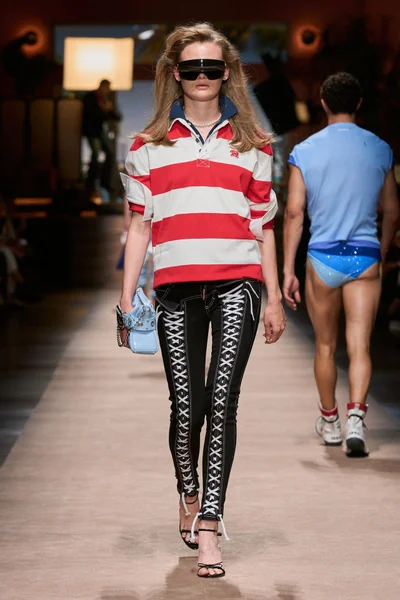 Look 15